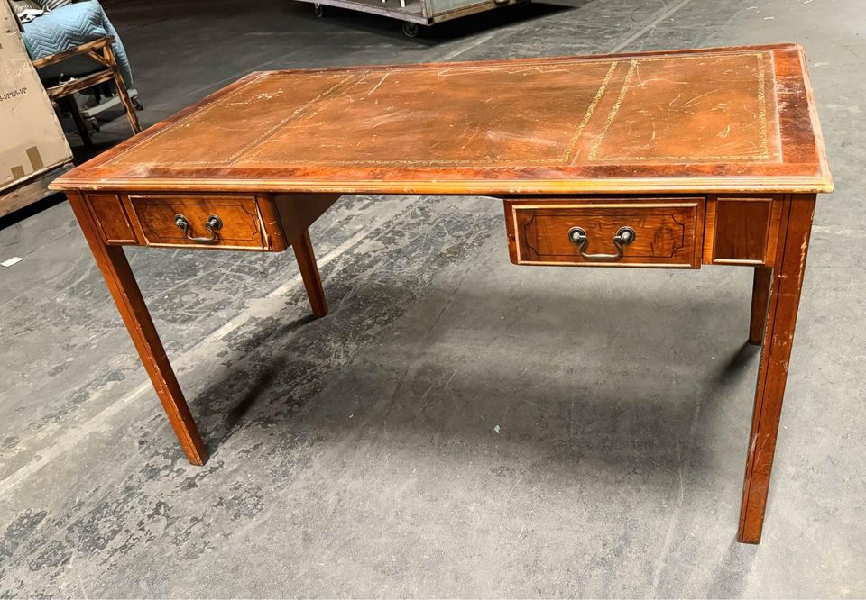 1978 vintage leather top oak executive desk 4.5’ x 2.5’ Rental